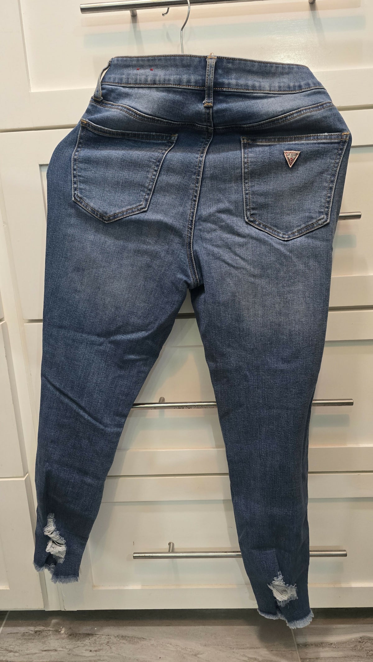 Distressed ankle skinny jeans