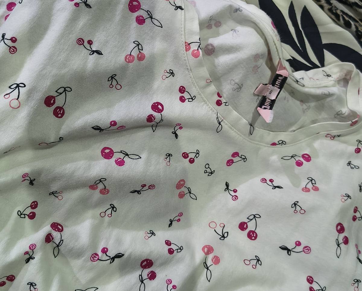 Juicy Couture Women's Size L Cream /Cherries Flutter Sleeve