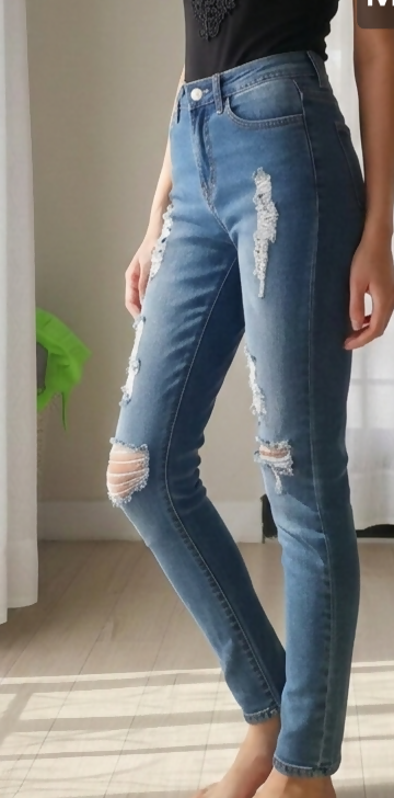 Pre-Loved Distressed Skinny Jeans