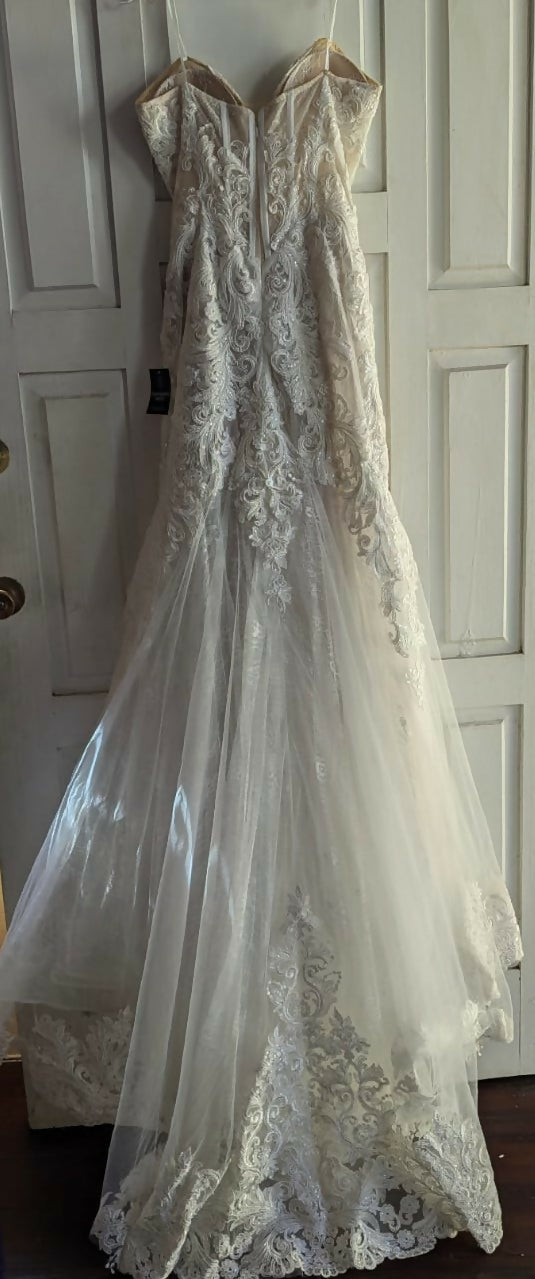 US size 6 Ivory Wedding Gown