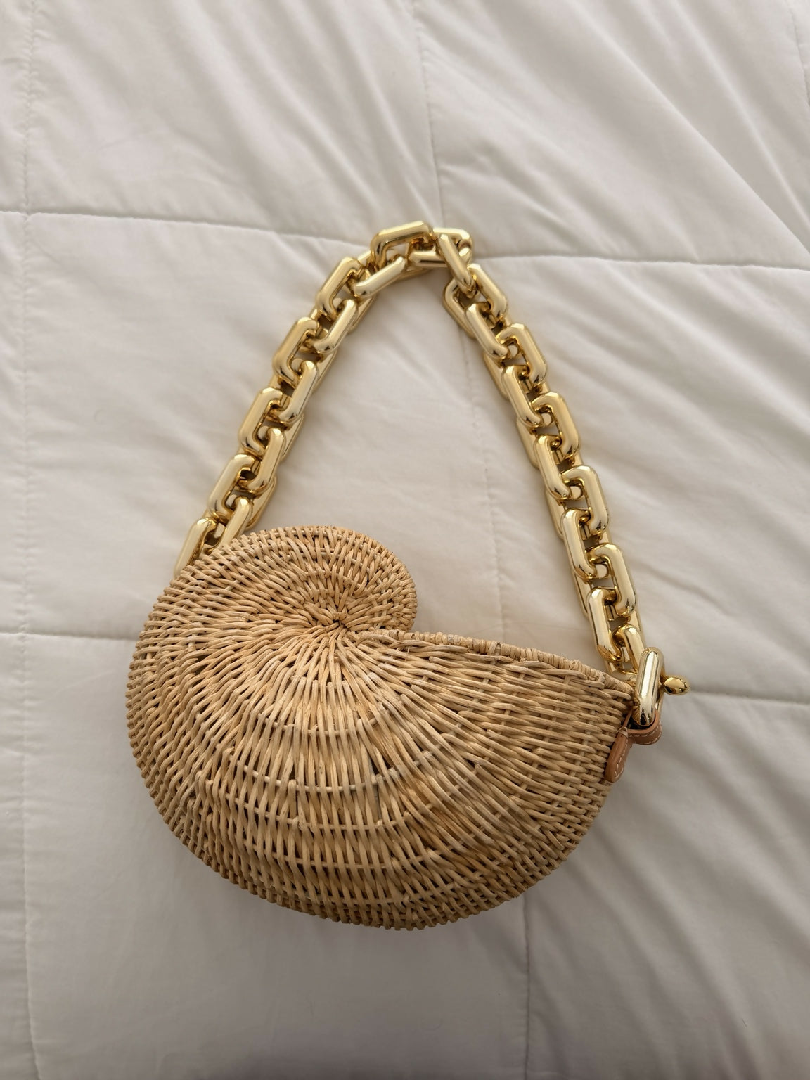 Poolside Brand Wicker Conch Shell Bag