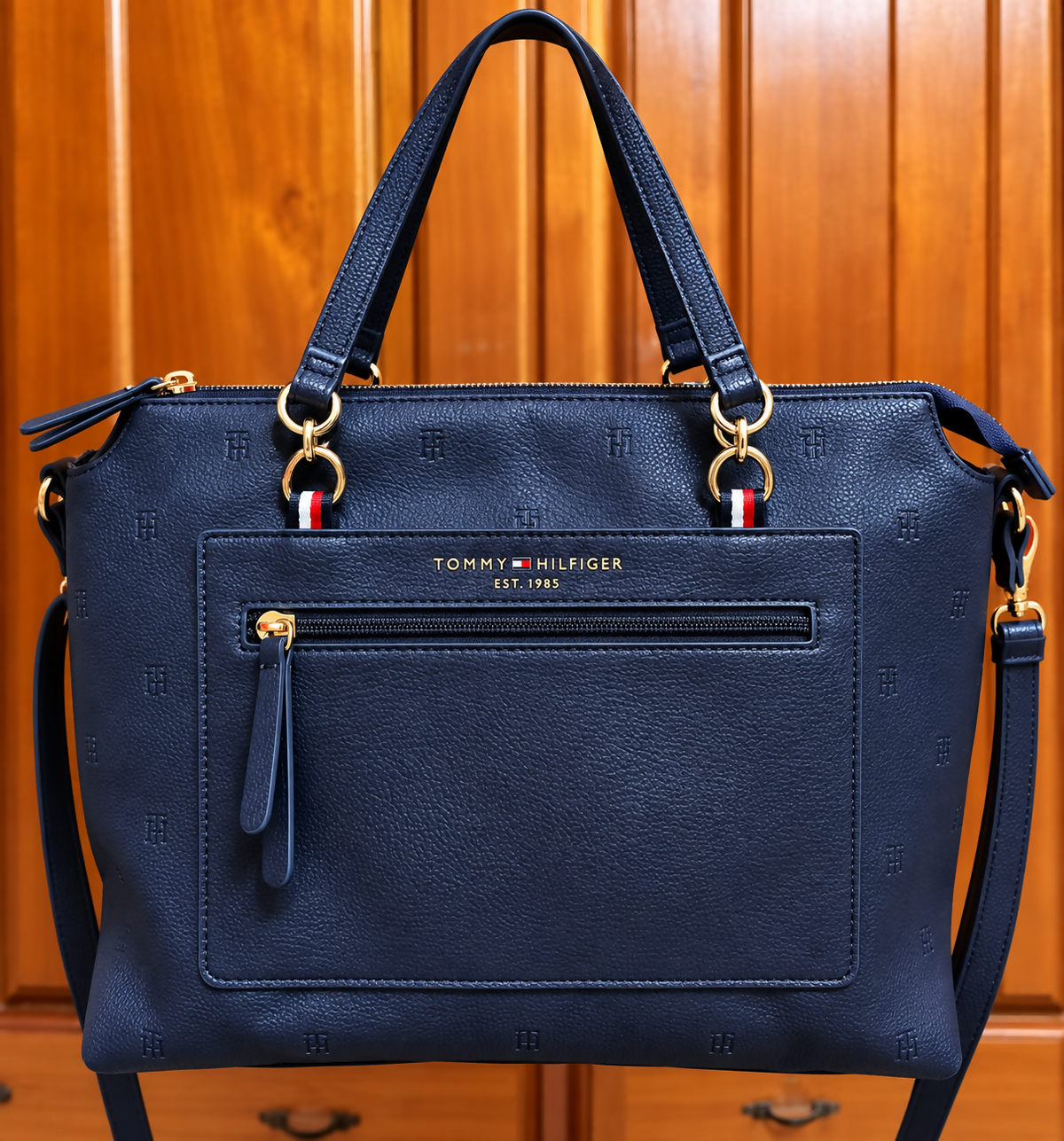 Tommy Hilfiger Tote Bag – Navy with Gold Hardware & Crossbody Strap.