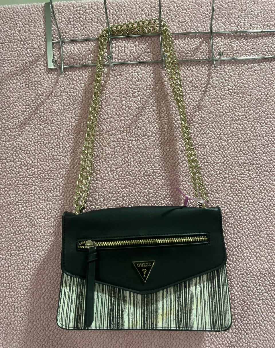 Guess Bag With Gold Chain - Can be used as a shoulder or side bag