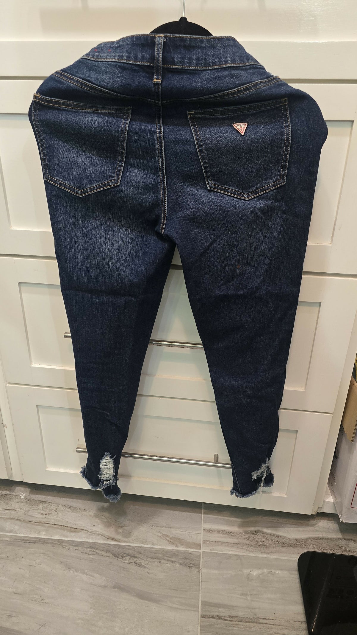 Distressed ankle skinny jeans