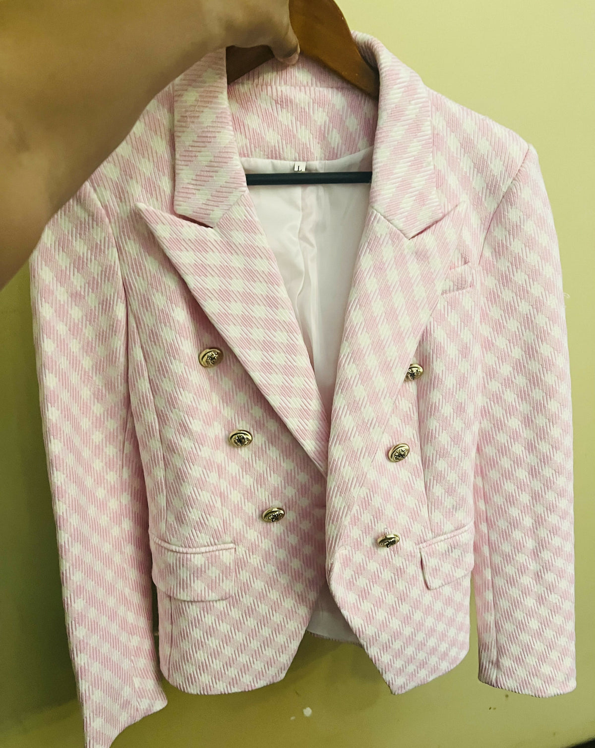 Elegant pink and white patterned blazer