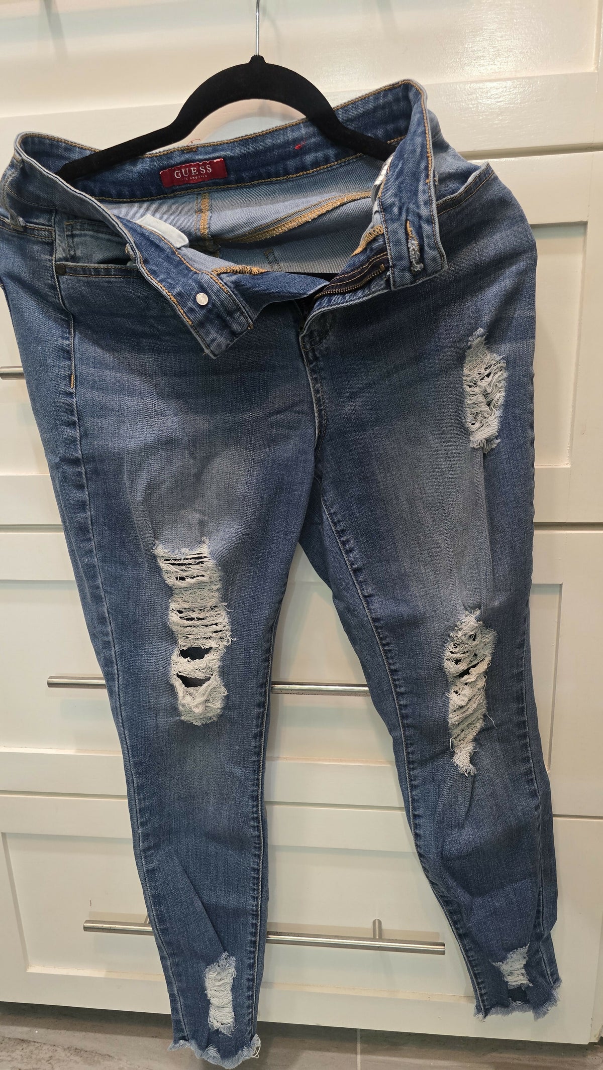 Distressed ankle skinny jeans