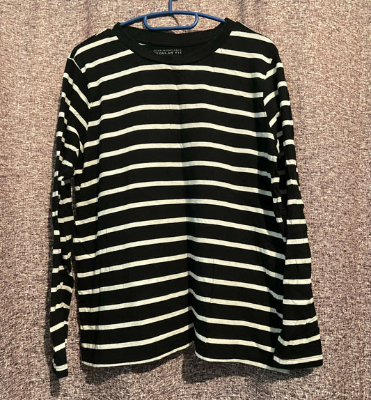 Long sleeved horizontal striped tee